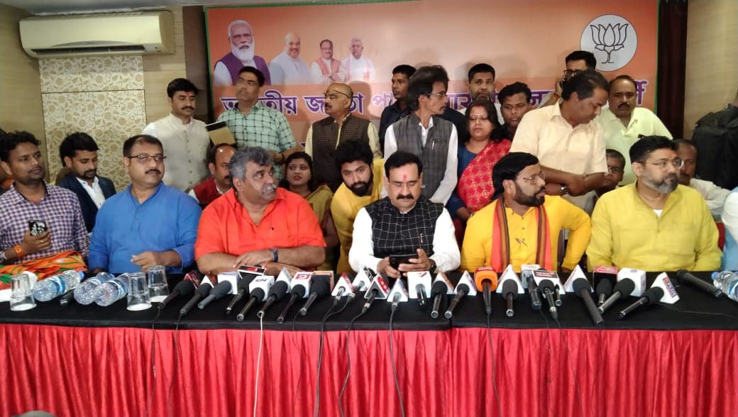 आसनसोल में बोले मध्यप्रदेश के गृह मंत्री नरोत्तम मिश्रा, बंगाल में बनेगी बीजेपी की सरकार आसनसोल में बोले मध्यप्रदेश के गृह मंत्री नरोत्तम मिश्रा, बंगाल में बनेगी बीजेपी की सरकार