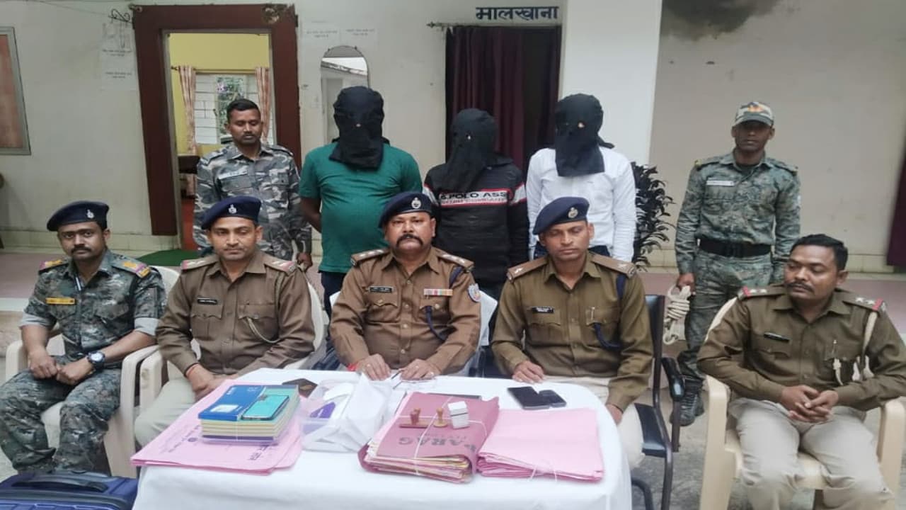 फर्जी ट्रस्ट बनाकर गुमला में लोगों से ठगी का मामला, यूपी समेत कई जिलों से जुड़ें हैं तार, पढ़ें पूरी खबर फर्जी ट्रस्ट बनाकर गुमला में लोगों से ठगी का मामला, यूपी समेत कई जिलों से जुड़ें हैं तार, पढ़ें पूरी खबर