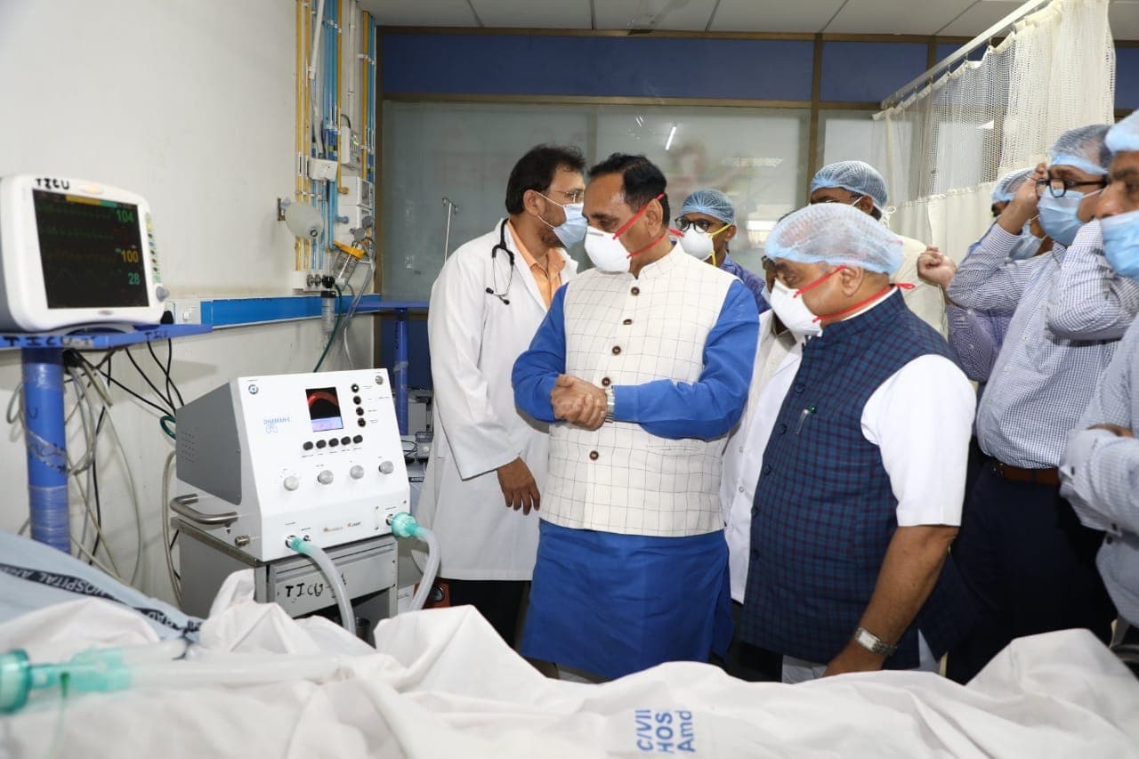 गुजरात कांग्रेस का रूपाणी सरकार पर आरोप- 'बीजेपी सरकार की फर्जी वेंटिलेटर से गयी 300 लोगों की जान'