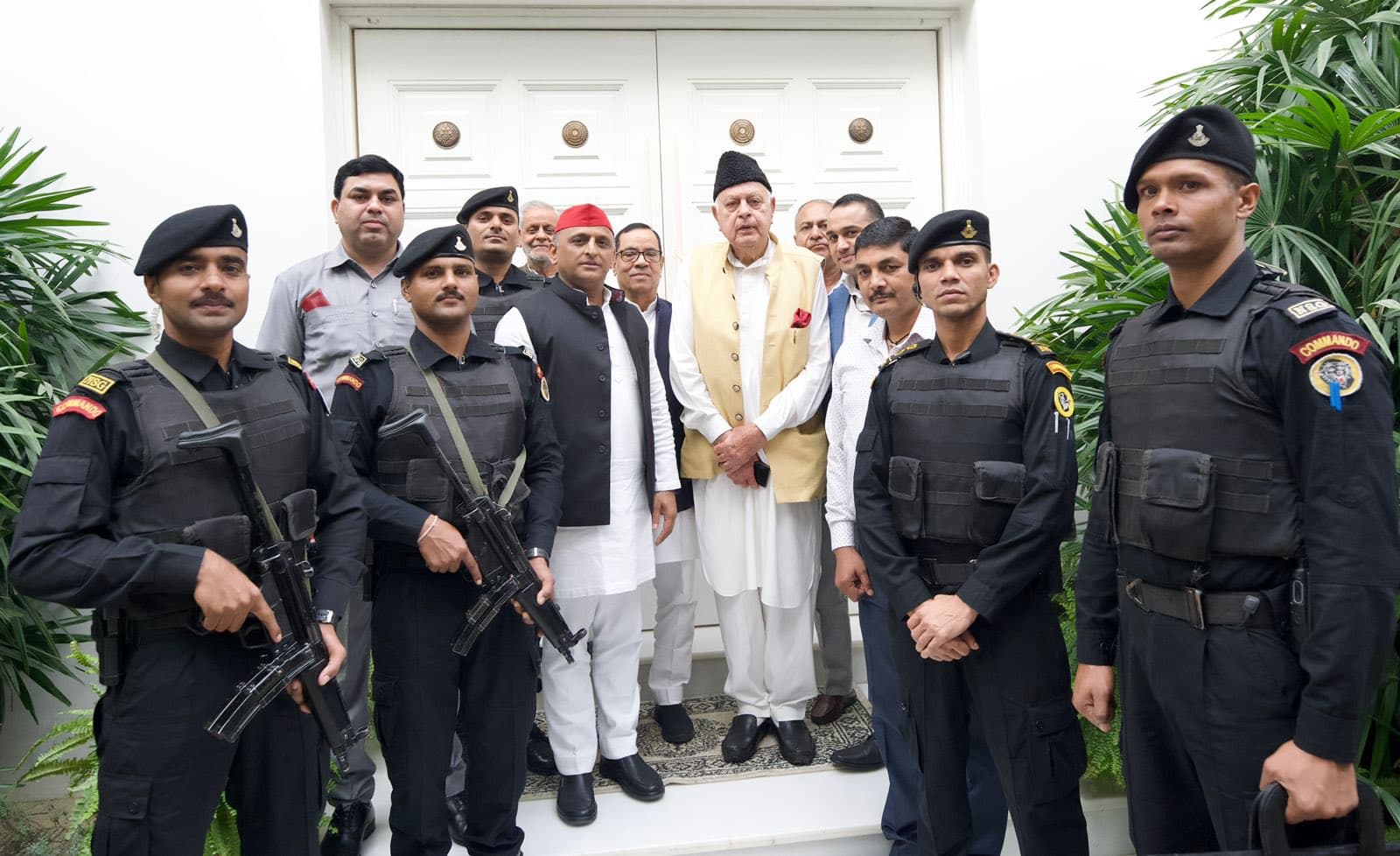 मुलायम सिंह यादव को श्रद्धांजलि देने लखनऊ पहुंचे फारूख अब्दुल्ला, अखिलेश यादव से की मुलाकात