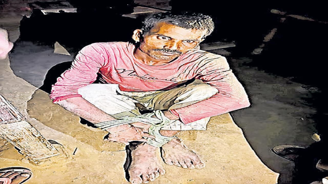 बिहार में पिता की अर्थी को कंधा व मुखाग्नि देने वाली 3 बेटियों की कहानी रूला देगी, पढ़िए...