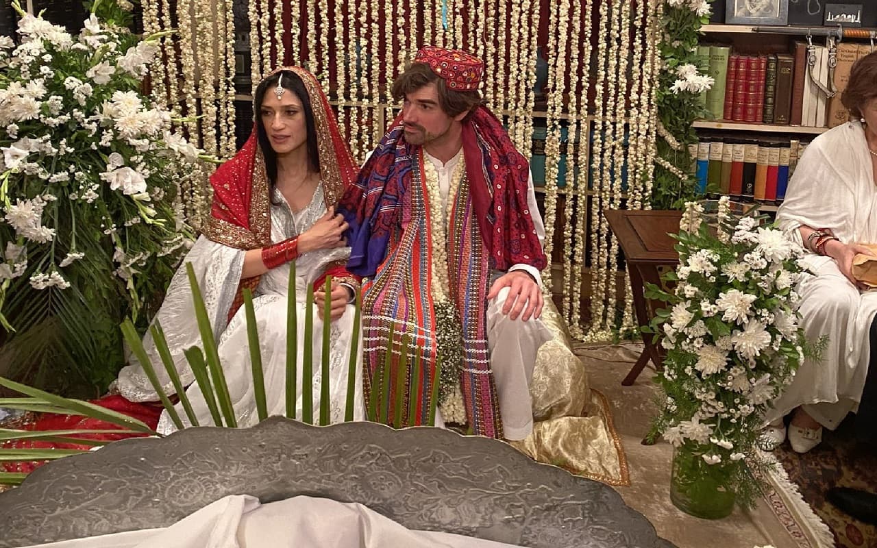 बेनजीर भुट्टो की भतीजी फातिमा ने निकाह के बाद मंदिर में की पूजा, सोशल मीडिया पर बवाल