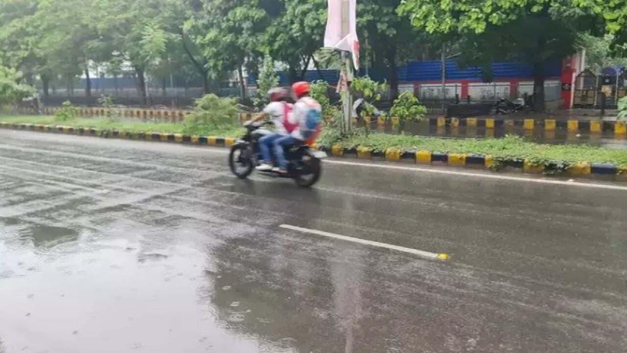 बिहार में उमस की स्थिति बरकरार, 48 घंटे तक हल्की बारिश के आसार, जानें आपके शहर में कब होगी झमाझम बारिश