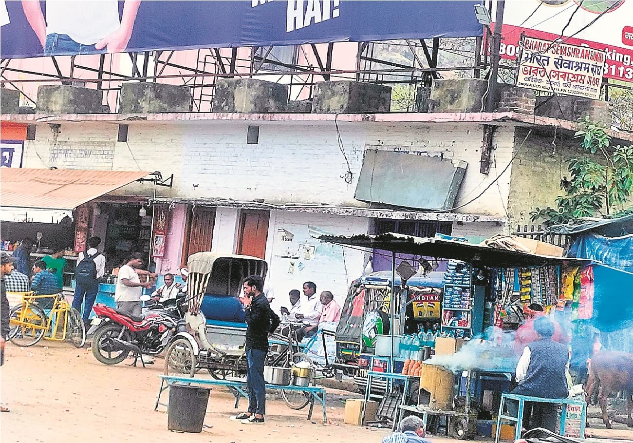 गया स्टेशन परिसर में फिर से बिकने लगे सिगरेट व गुटखा, नशे की वस्तु की बिक्री पर रोक लगाने के लिए चलेगा अभियान