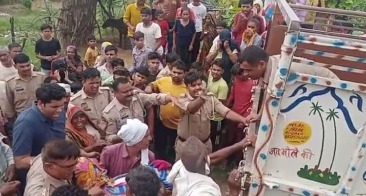 अलीगढ़: आठ वर्षीय बालिका की हत्या कर शव भूसे के ढेर में छुपाया, एक दिन पहले घर के बाहर खेलते हुए हो गई थी गायब