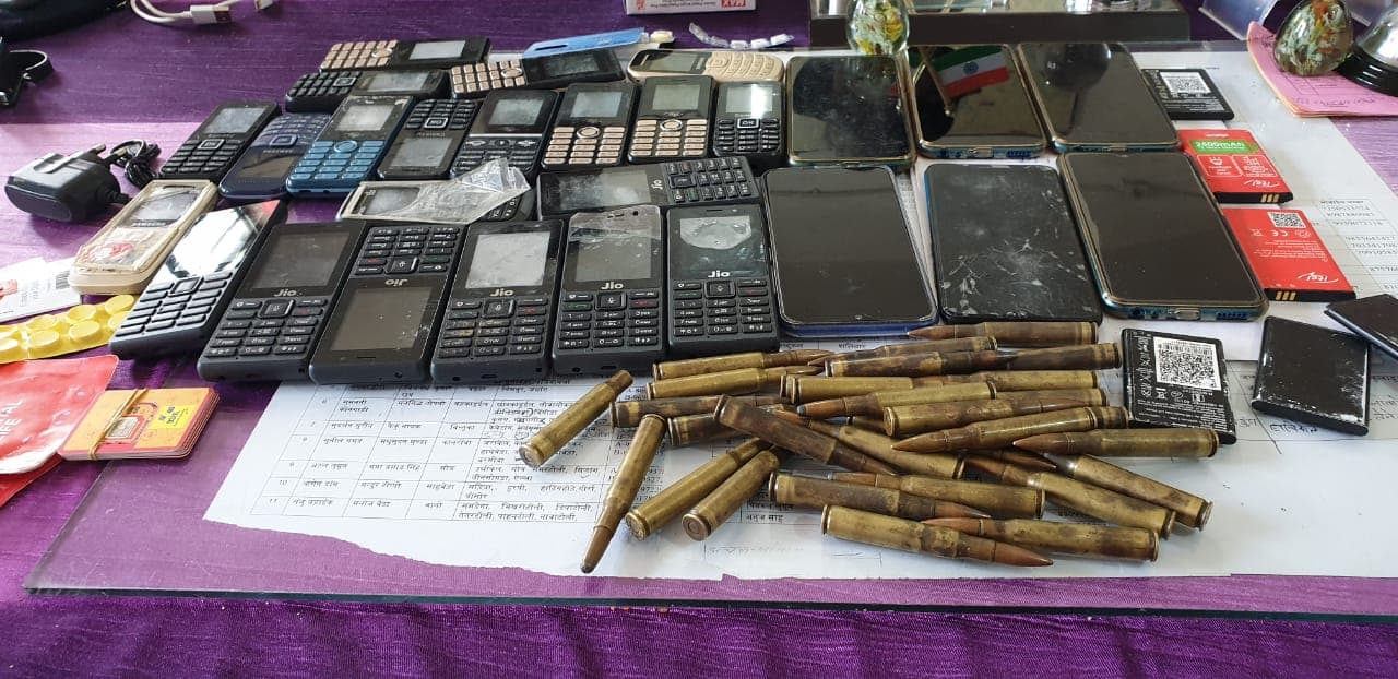 पुलिस - नक्सली मुठभेड़, तीन गिरफ्तार, हथियार बरामद