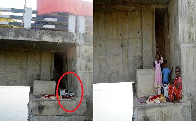 Bhagalpur: बाढ़ ने किया बेघर तो पुल के पाये को बनाया आशियाना, 3 बच्चों के साथ जान जोखिम में डालकर रह रही महिला