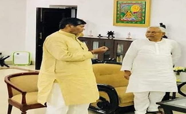 क्या जदयू में शामिल होंगे लोजपा के बागी सांसद? क्या है रामविलास पासवान के भाई पशुपति पारस की रणनीति, जानिए...