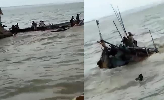 आरा-छपरा पुल से टकरा कर गंगा में डूबी नाव, छह लापता