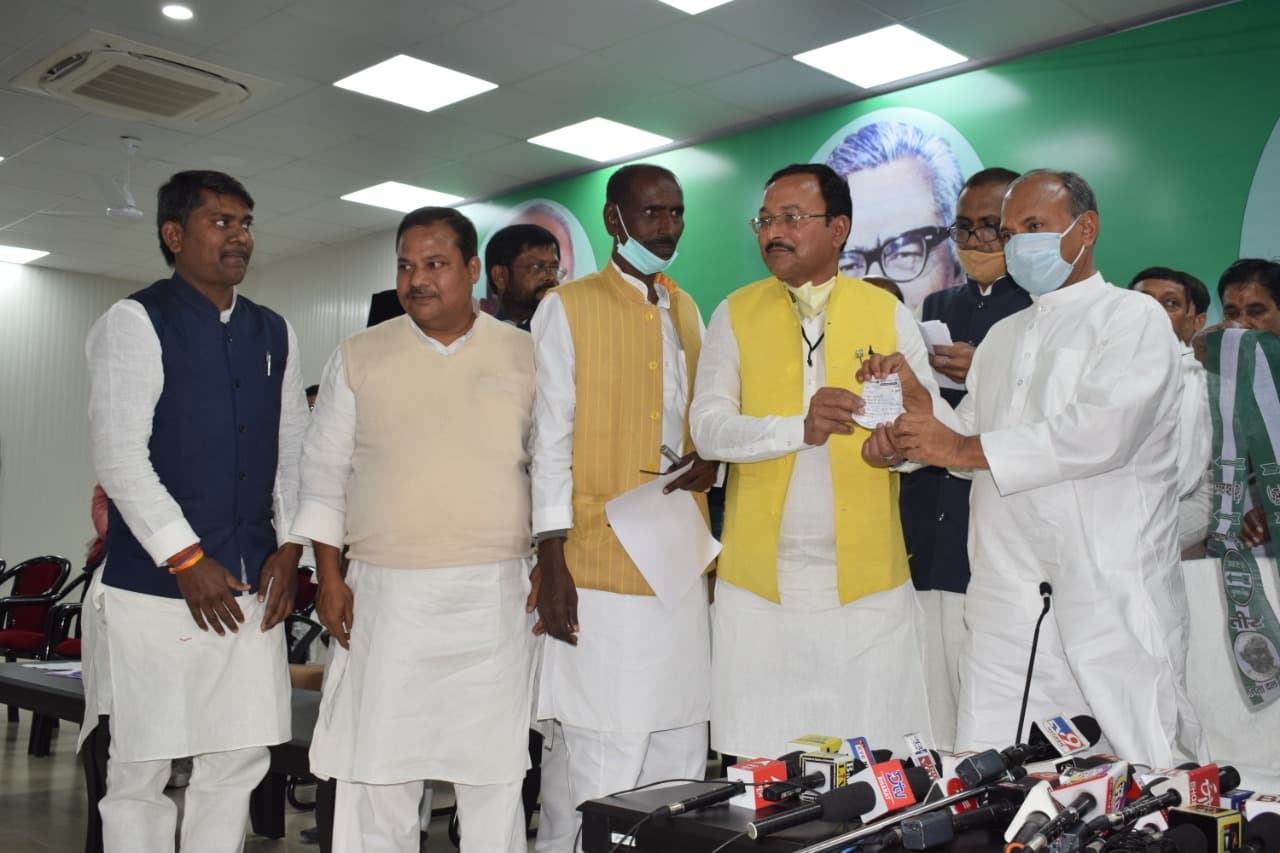 LJP को करारा झटका, JDU में केशव सिंह समेत कई दिग्गज नेता, चिराग पासवान को बताया ‘ठगों की पार्टी’ का लीडर