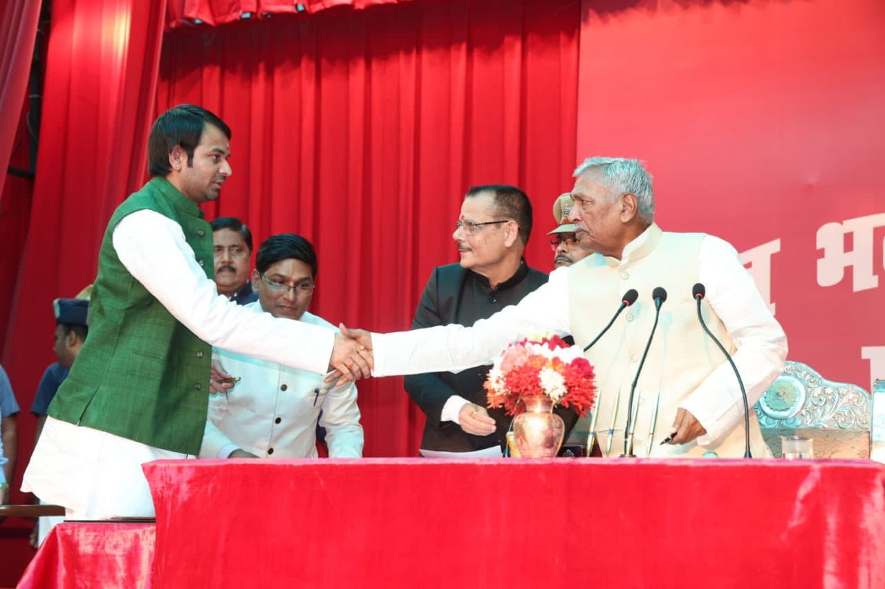 नीतीश कैबिनेट में तेजस्वी स्वास्थ्य, विजय चौधरी वित्त तो तेज प्रताप बने पर्यावरण मंत्री, देखें पूरी सूची
