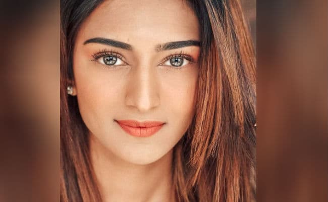 Kasautii Zindagi Kay फेम 'प्रेरणा' व्हाइट बाथरोब में दिखीं बेहद हॉट, फैंस बोले- अगर चांद देखना है...