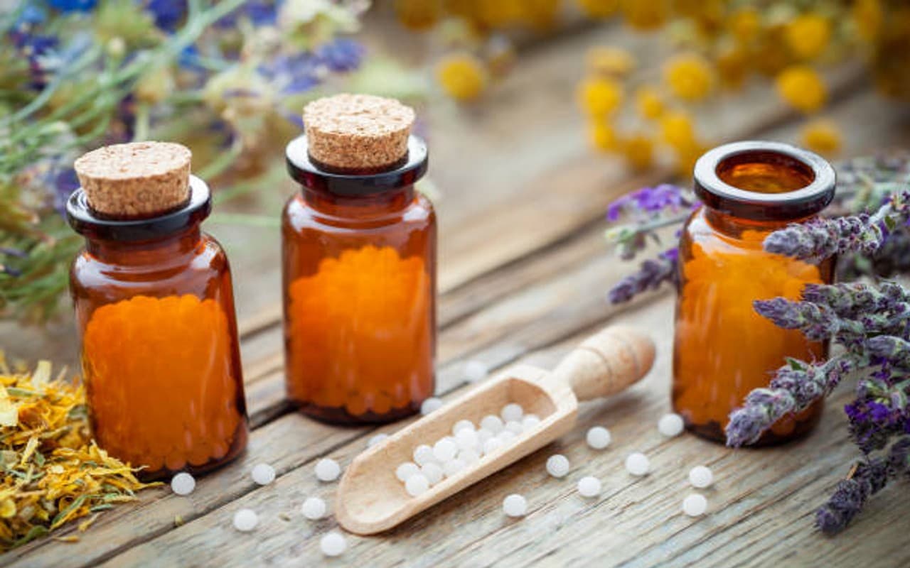 सर्दियों में रहती है Cough And Cold की समस्या? होम्योपैथी की मदद से करें दूर