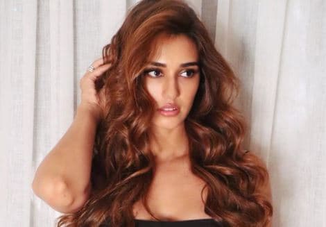 Ek Villain Returns में दिखेगा दिशा पटानी का बिकिनी लुक? शूटिंग पर एक्ट्रेस बाथरोब पहने दिखीं काफी बोल्ड, PHOTOS