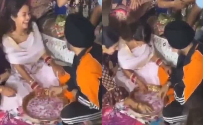 ससुराल में नेहा ने खेला रोहनप्रीत संग अंगूठी ढूंढ़ने वाला रस्म, VIDEO देखकर जानिए किसकी हुई जीत