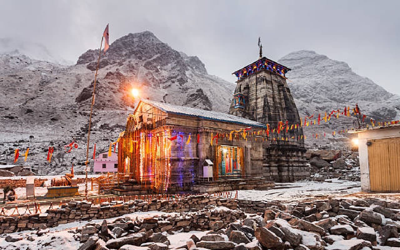 केदारनाथ मंदिर में मोबाइल फोन पर बैन, कपड़ों को लेकर भी बने नए नियम, पढ़ें डिटेल
