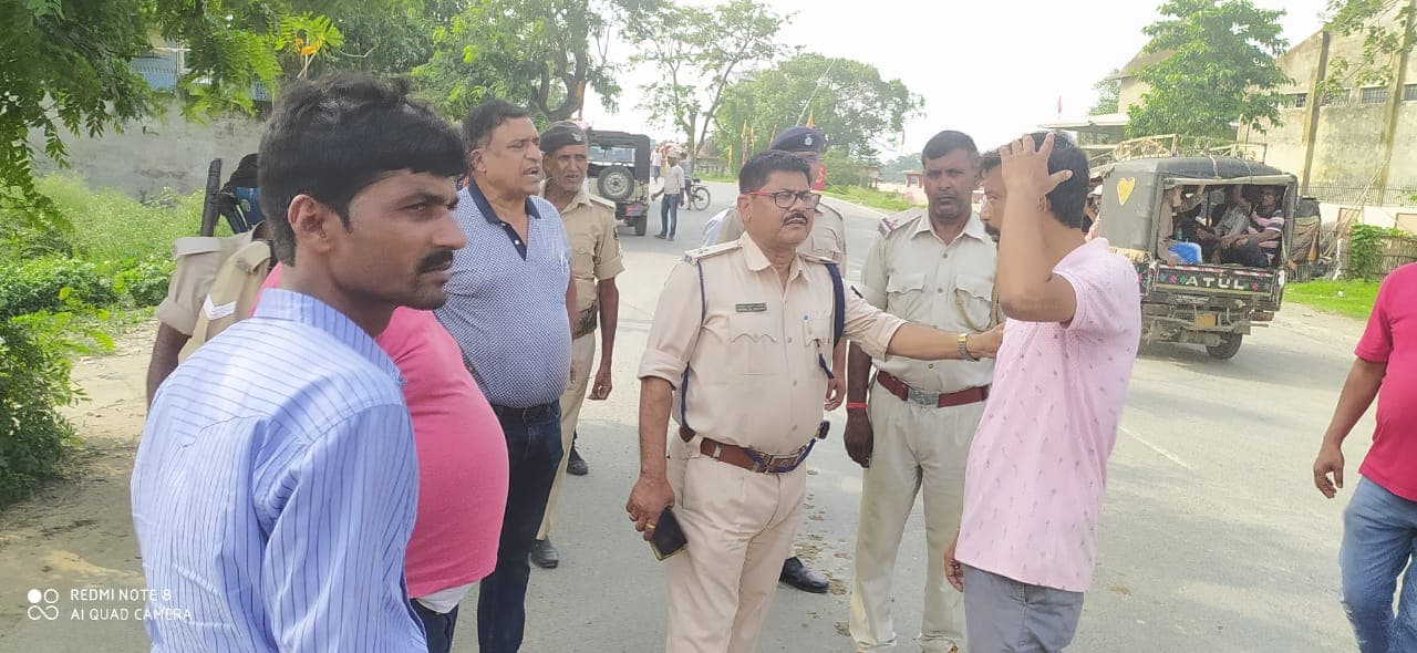 फारबिसगंज में अपराधियों ने बिल्डिंग मेटेरियल व्यवसायी से लूटे चार लाख, बंदूक के बट से मारकर किया घायल