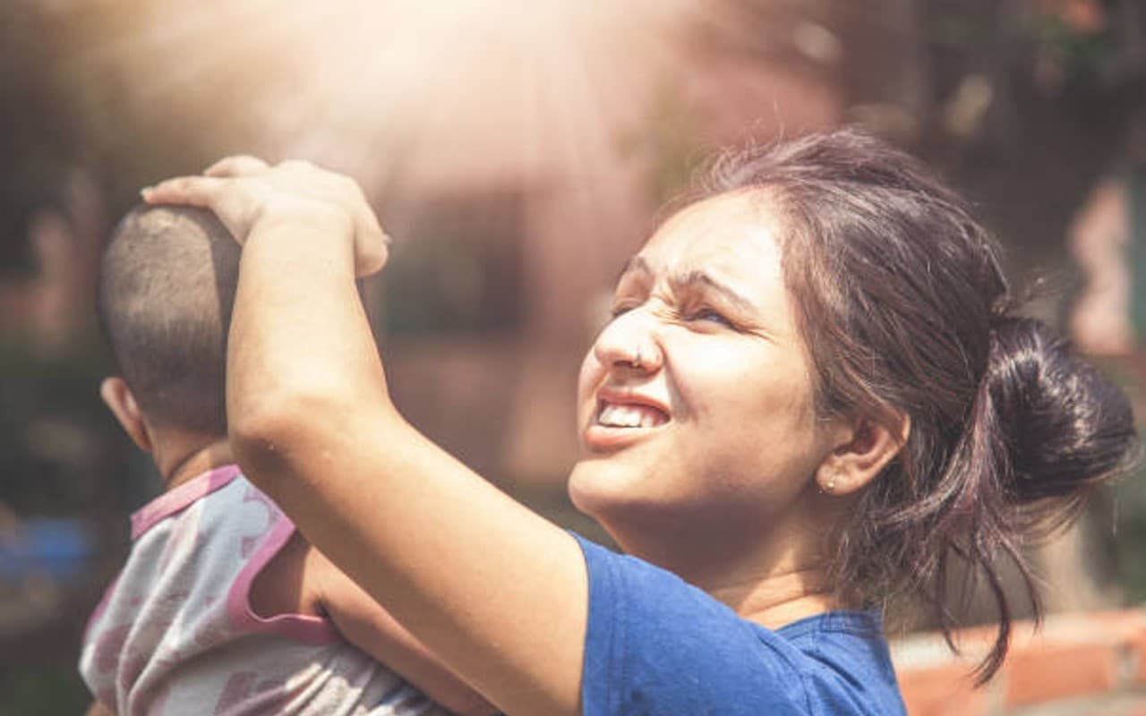 गर्मी के दिनों में बच्चों को कैसे रखें सुरक्षित और स्वस्थ, जानें क्या है दिशानिर्देश