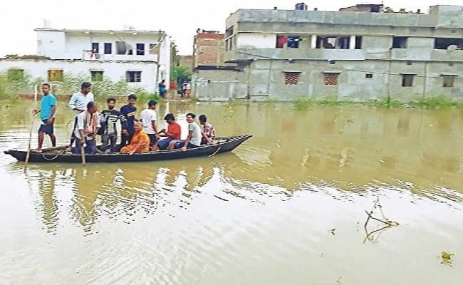 Bihar Flood: बिहार के 86 प्रखंडों की 570 पंचायतें बाढ़ की चपेट में, 20 लाख से अधिक लोग प्रभावित Bihar Flood: बिहार के 86 प्रखंडों की 570 पंचायतें बाढ़ की चपेट में, 20 लाख से अधिक लोग प्रभावित