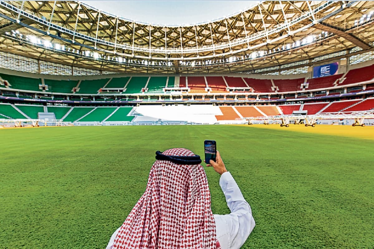 झारखंड के जिन मजदूरों ने कतर में विश्व कप के लिए तैयार किया स्टेडियम, उन्हें ही हटा दिया गया काम से