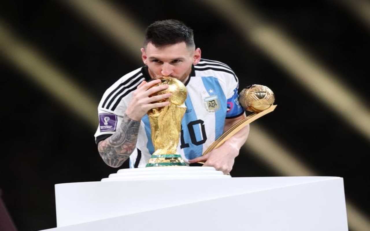 FIFA World Cup: लियोनल मेसी ने वर्ल्ड कप जीतने के बाद अपनी पत्नी और बच्चों के साथ मनाया जश्न