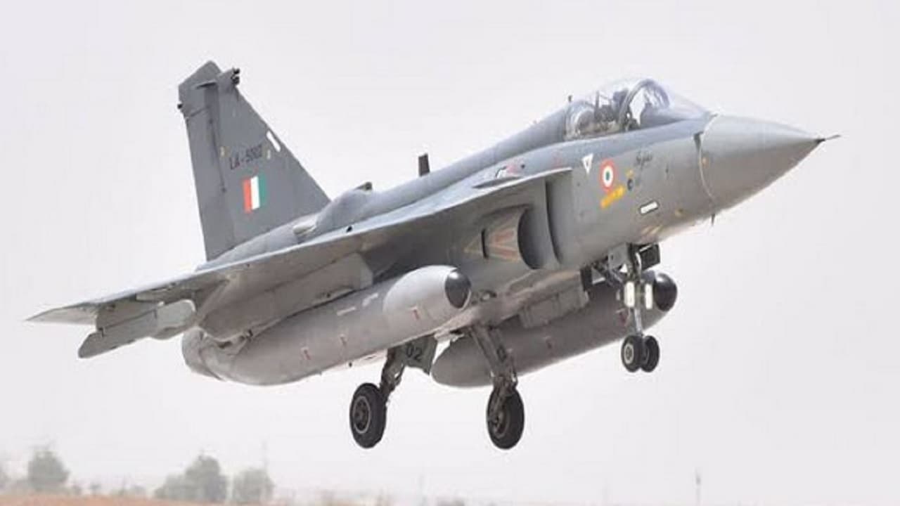 Defense: लड़ाकू विमान के पायलटों के लिए स्वदेशी लाइफ सपोर्ट सिस्टम किया गया तैयार
