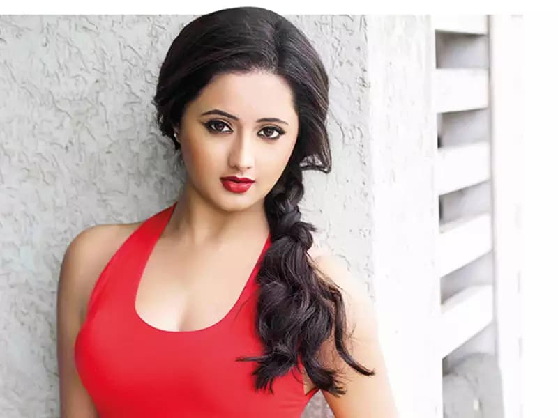 रश्मि देसाई डांस करते हुए नजर आई अलग-अलग अंदाज में, फैंस बोले- हर लुक में बेहतरीन