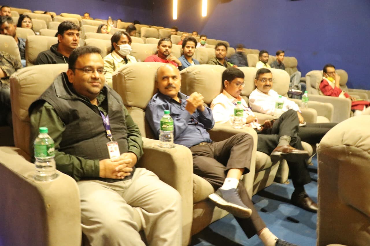 छठ पर प्रभात खबर डॉट कॉम की फिल्म की हुई स्क्रीनिंग, टीवी के बड़े कलाकरों ने ऐसी दी प्रतिक्रिया, देखें वीडियो