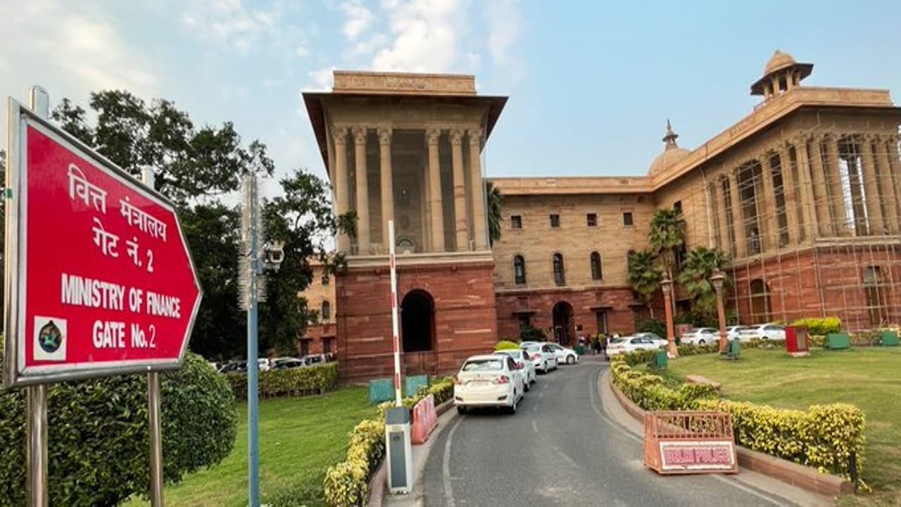 Union Budget 2023 : ‘फिनांस मिनिस्टर मैडम! महंगाई जान मार रही है, रहना-खाना भी हो गया मुश्किल’ Union Budget 2023 : ‘फिनांस मिनिस्टर मैडम! महंगाई जान मार रही है, रहना-खाना भी हो गया मुश्किल’