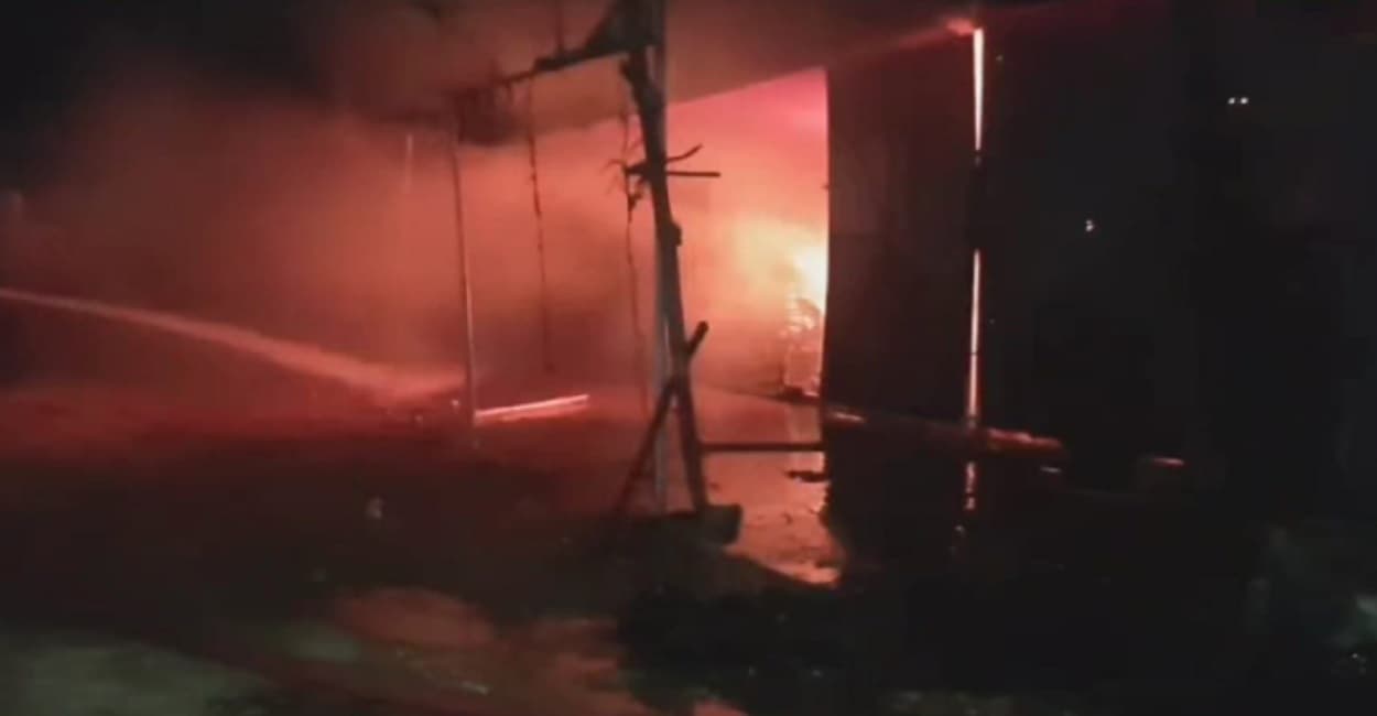 Jharkhand News: बोकारो के रुई दुकान में लगी आग, लाखों का सामान जलकर खाक