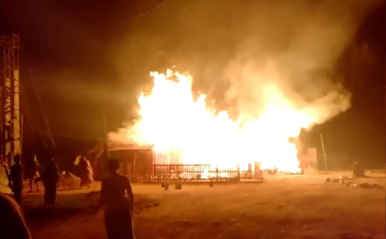 बीरभूम में इस्कॉन मंदिर और सेंटर में अज्ञात बदमाशों ने आग लगाकर समूचे सेंटर और मंदिर को फूंका