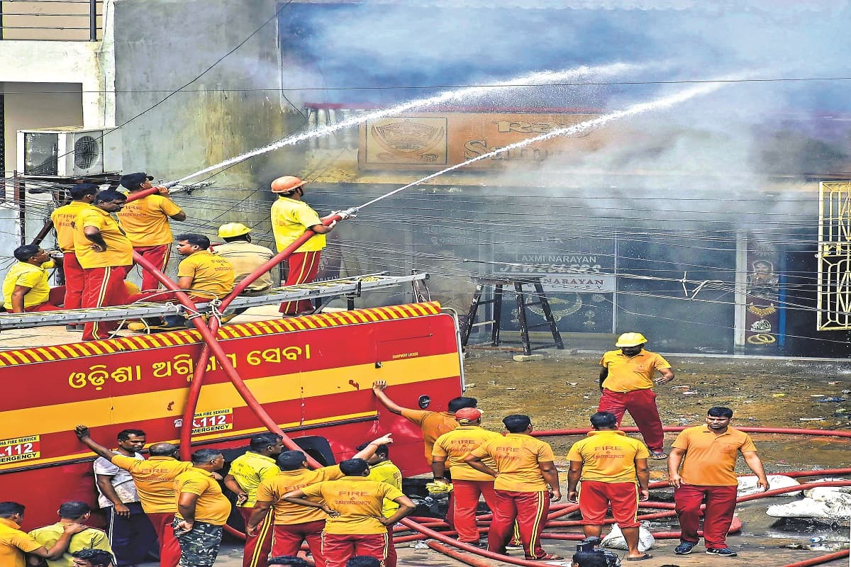 पुरी शॉपिंग कॉम्प्लेक्स में आग लगने के कारण व बुझाने में हुई देरी की जांच के लिए समिति गठित