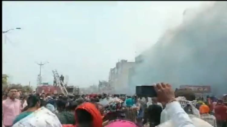 छत्तीसगढ़ के कोरबा के शॉपिंग कॉम्प्लेक्स में लगी आग, तीन लोगों की दम घुटने से हो गई मौत