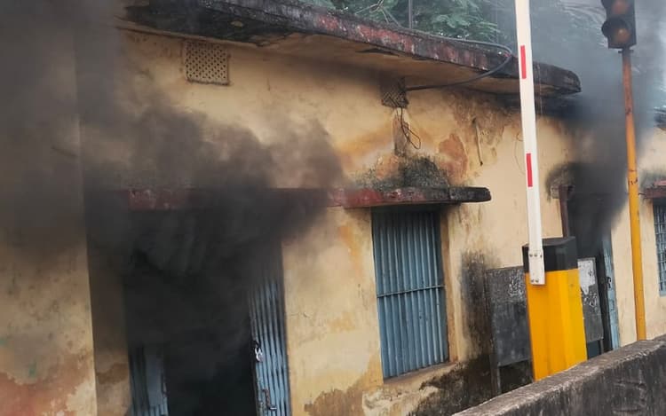 CCL News: गिरिडीह कोलियरी के सेल ऑफिस में आग, कम्प्यूटर जलकर राख