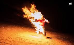 शरीर पर आग लगाकर इधर-उधर दौड़ता रहा युवक, 90 फीसदी झुलसा
