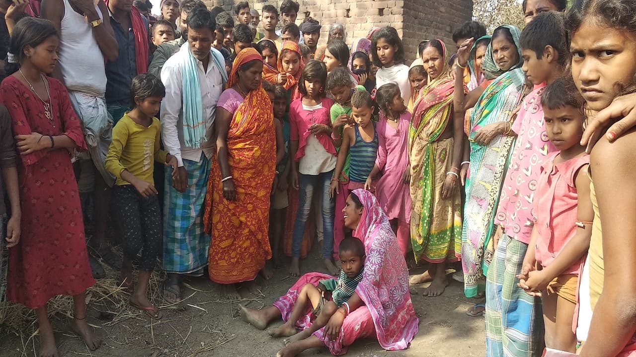 Bihar: सफाई के दौरान बहन को राख के ढेर में दिखा भाई का शव, आग लगी तो सामान निकालने घर में घुसा था युवक