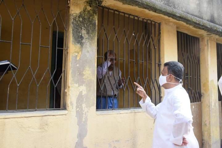 मतदान के बीच ममता बनर्जी के करीबी मंत्री Firhad Hakim का आरोप, 'मेरे पोलिंग एजेंट को खरीदने की हो रही है कोशिश'