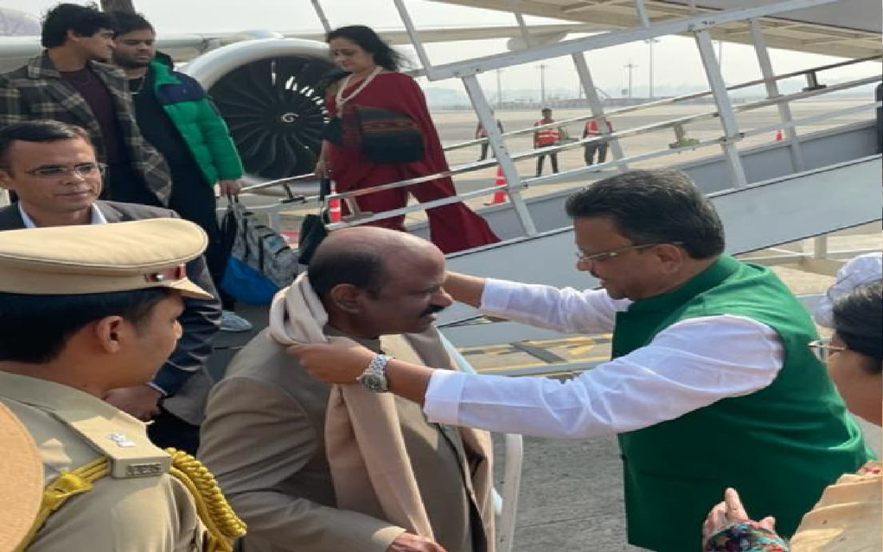 West Bengal : नवनियुक्त राज्यपाल सीवी आनंद बोस पहुंचे कोलकाता, कल लेंगे शपथ