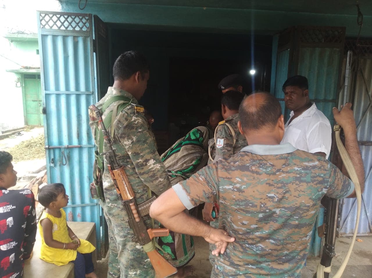 फायरिंग और बम विस्फोट से दहला कोडरमा, आपसी रंजिश में दो गुटों के बीच हुई गोलीबारी, 1 घायल, जानें पूरा मामला