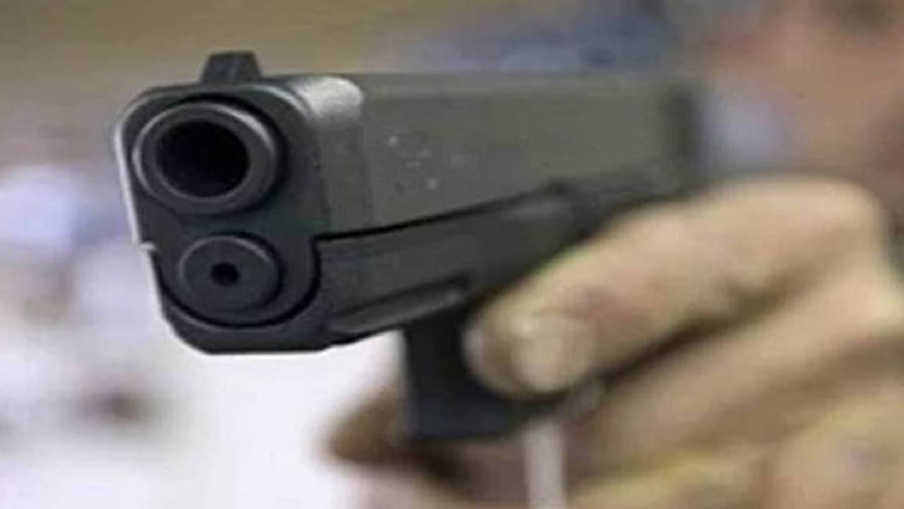 मोकामा में वर्चस्व को लेकर दो गुटों में गोलीबारी, ट्रैक्टर ले जाने को लेकर हुआ था विवाद, दो हिरासत में