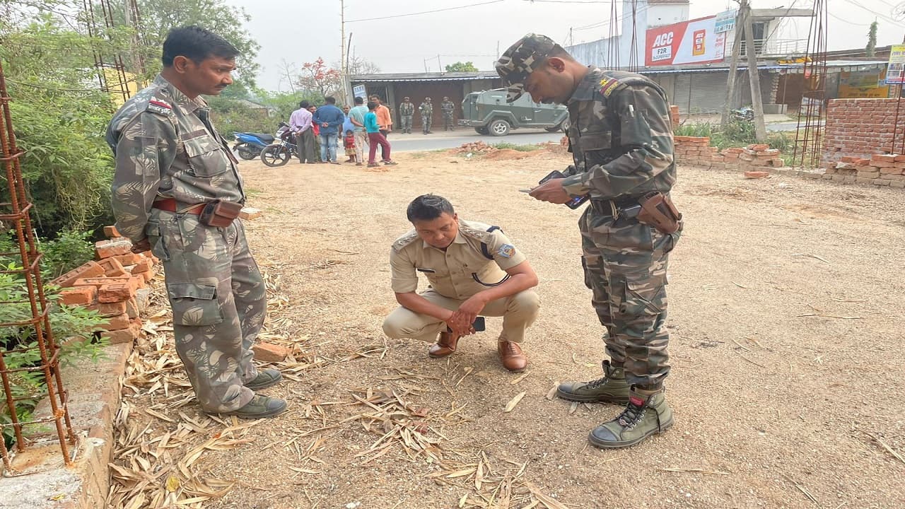 Jharkhand News: आजसू नेता को अपराधियों ने मारी गोली, अस्पताल में चल रहा इलाज, जांच में जुटी पुलिस Jharkhand News: आजसू नेता को अपराधियों ने मारी गोली, अस्पताल में चल रहा इलाज, जांच में जुटी पुलिस