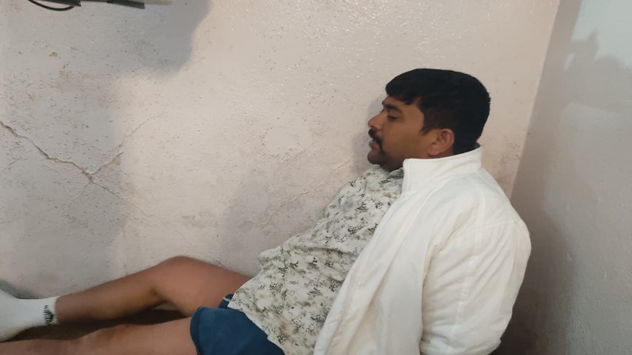 Jharkhand News: अपराधियों ने दिनदहाड़े मुखिया के ठेकेदार बेटे को मारी गोली, गंभीर हालत में रांची रेफर Jharkhand News: अपराधियों ने दिनदहाड़े मुखिया के ठेकेदार बेटे को मारी गोली, गंभीर हालत में रांची रेफर