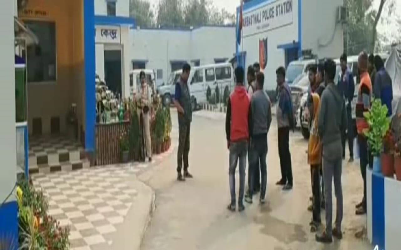 पश्चिम बंगाल के बर्दवान में परिवहन विभाग के वाहन पर फायरिंग, जान बचाकर भागे अधिकारी, एक आरोपी अरेस्ट