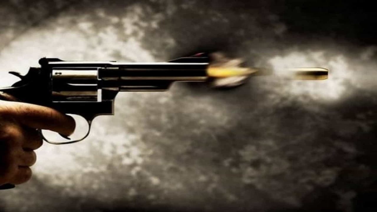 बुलंदशहर: खेत की मेढ़ को लेकर दो पक्षों में फायरिंग, तीन सगे भाई सहित चार घायल, पिता-पुत्र गिरफ्तार