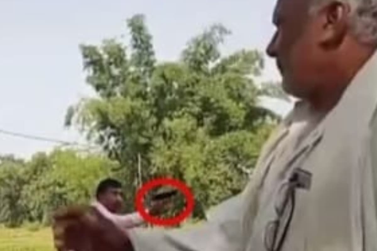 झाखंड: पलामू में माइंस संचालक की दबंगई, ग्रामीणों पर चलायी गोली, बाल-बाल बचीं महिलाएं