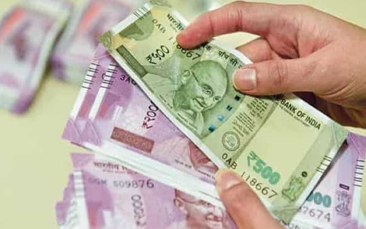 Business News: निवेशक बढ़ती ब्याज दरों का अधिकतम लाभ कैसे उठायें ? FD, छोटी बचत योजनाएं, RBI बॉन्ड