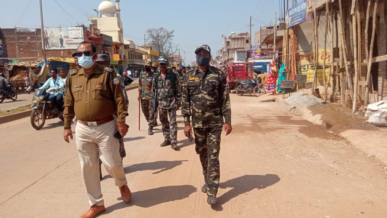 Jharkhand bandh: भाषा विवाद को लेकर बुलाए गए झारखंड बंद का कैसा रहा असर, पुलिस ने निकाला फ्लैग मार्च