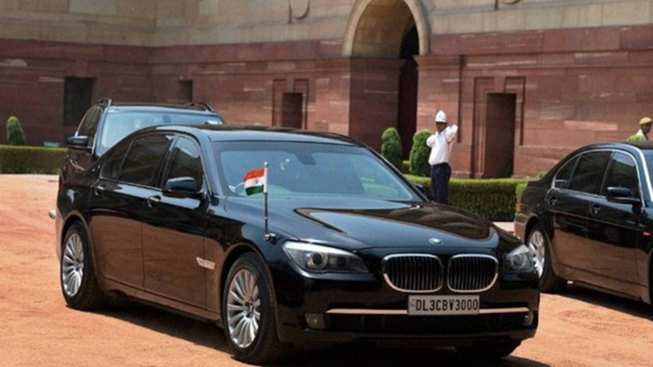 How To : आगे-पीछे करने में लड़ जाती है कार, तो किस ट्रिक से आपकी ड्राइविंग होगी आसान