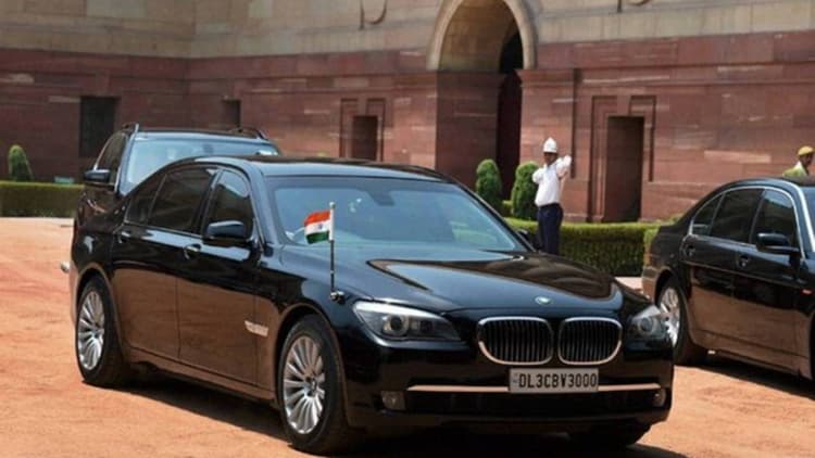 How To : आगे-पीछे करने में लड़ जाती है कार, तो किस ट्रिक से आपकी ड्राइविंग होगी आसान