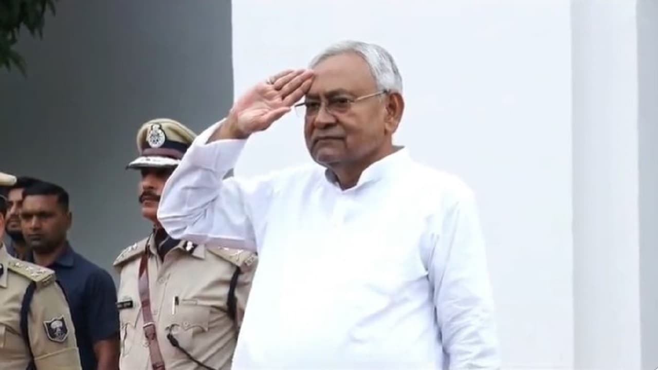 चन्द्रयान–3 की सफल लैंडिंग पर नीतीश कुमार ने दी इसरो के वैज्ञानिकों को बधाई, जानें किस नेता ने क्या कहा